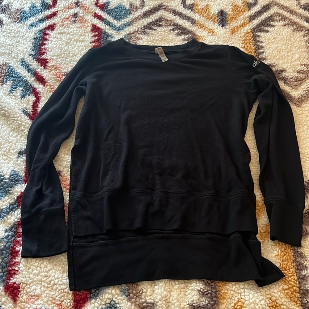 Alo yoga black sweater sweatshirt with side slits size S